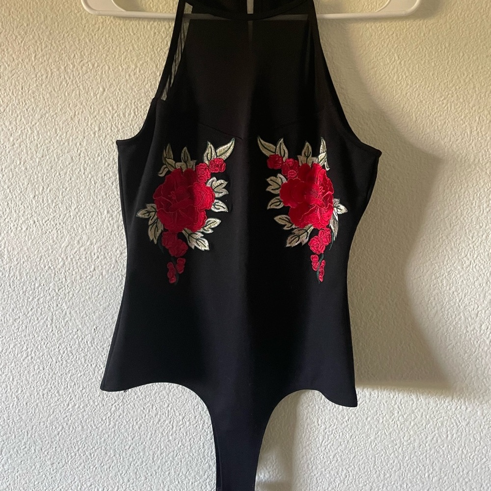 G by Guess floral embroidered bodysuit size S